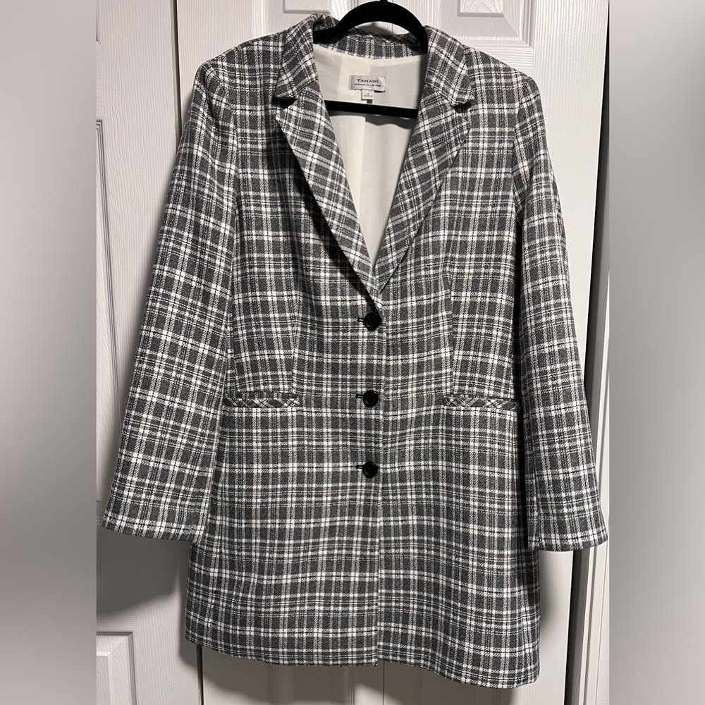 Women's Tahari 3 Button Gray/White Plaid Blazer